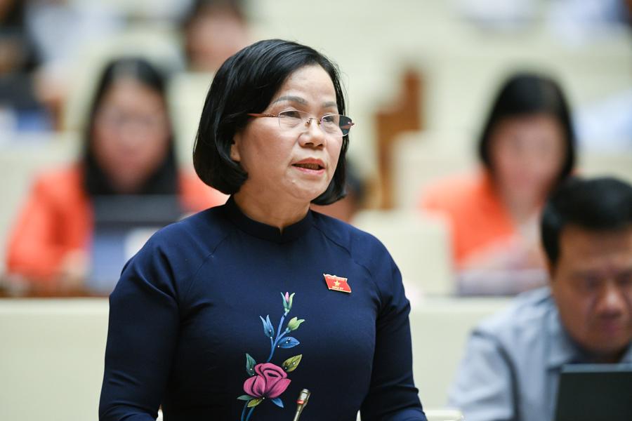 Đại biểu Khương Thị Mai - Đo&agrave;n Đại biểu Quốc hội tỉnh Nam Định&nbsp;kh&ocirc;ng n&ecirc;n quy định y&ecirc;u cầu r&agrave;ng buộc phải c&oacute; thời gian thực tế l&agrave;m việc tại doanh nghiệp.