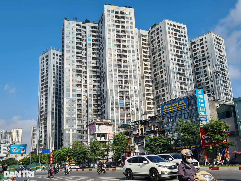 Giao dịch chững nhưng giá rao bán chung cư Hà Nội vẫn tăng như “lên đồng”